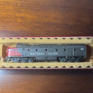 Rivarossi Southern Pacific HO Scale Diesel Locomotive (New)
